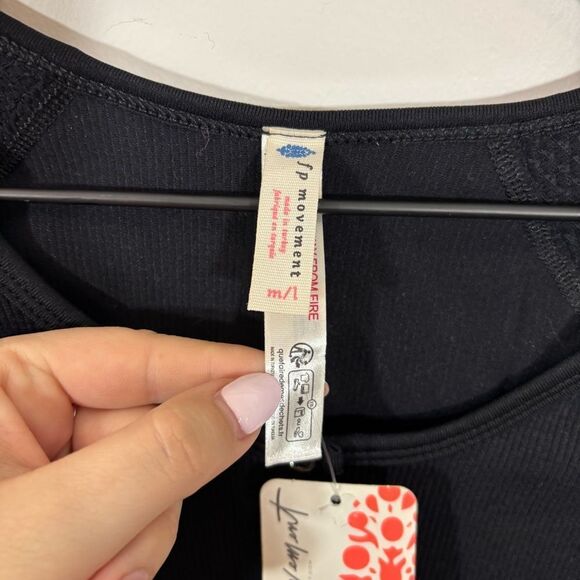 FREE PEOPLE MOVEMENT BAIL OUT
LONG SLEEVE LAYER NEW with tags Size M/L Black - Picture 10 of 13